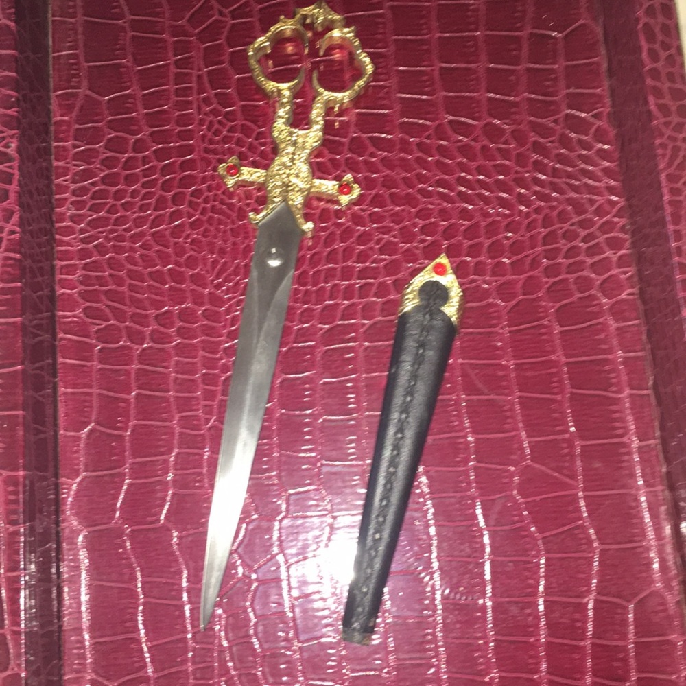 Ladies ‘scissors’ dagger - Picture 3 of 3